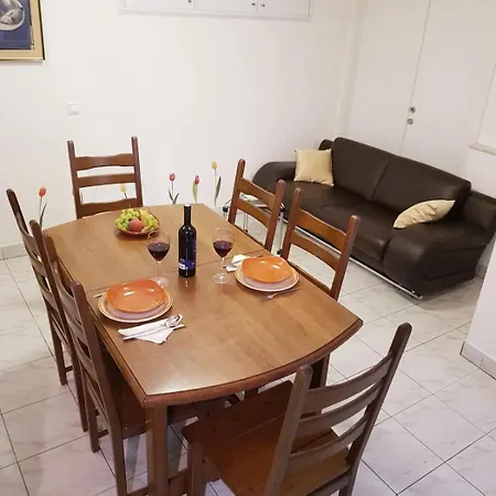 5222-1 For 3 Pers In Apartman Split