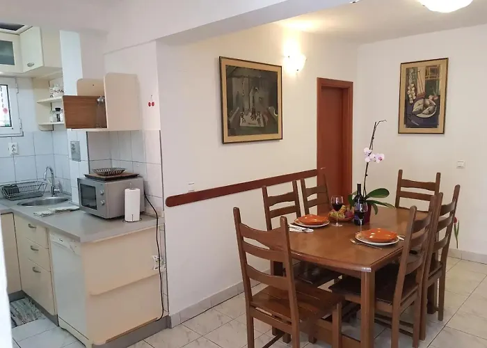 Apartamento 5222-1 For 3 Pers In *